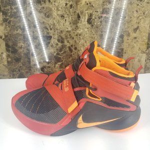 Nike Lebron Soldier 9 GS Boys Youth Sneaker Size 6